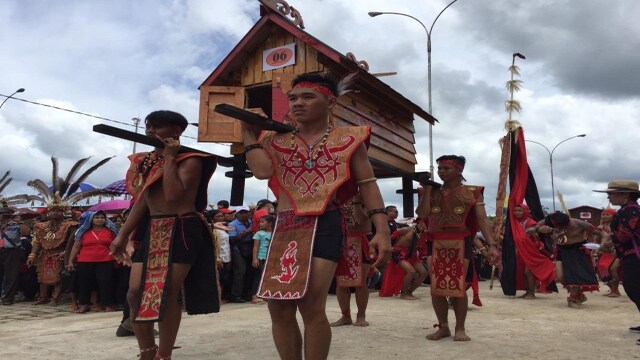 Menyusuri Kearifan Lokal di Kampung Dayak Wisata Budaya